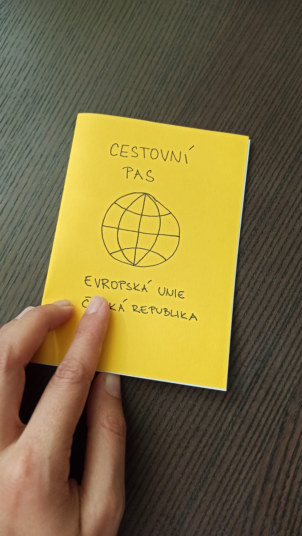Tvoření domácího pasu pro děti vhodné jako aktivita k tématu cesta kolem světa